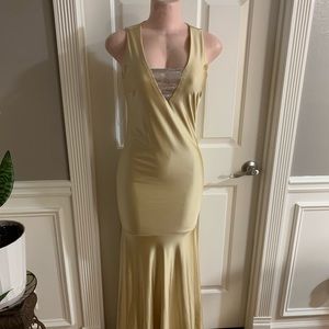 Junior women’s gold halter sleeveless mermaid dres